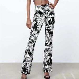 Zara Jacquard Tropical Print High Waisted Flare Pants Pull On Black White Sz M